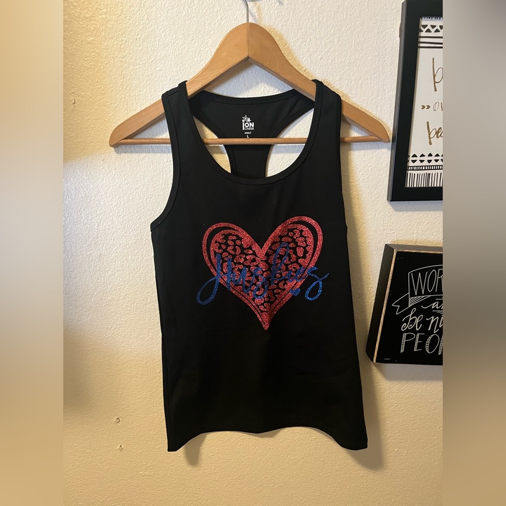 Large Huskies cheer tank